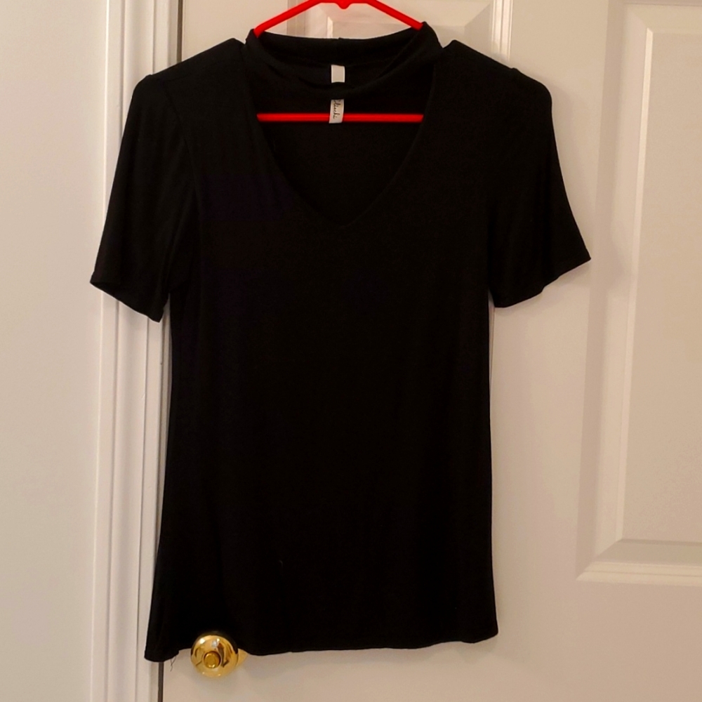 Black small tshirt with choker